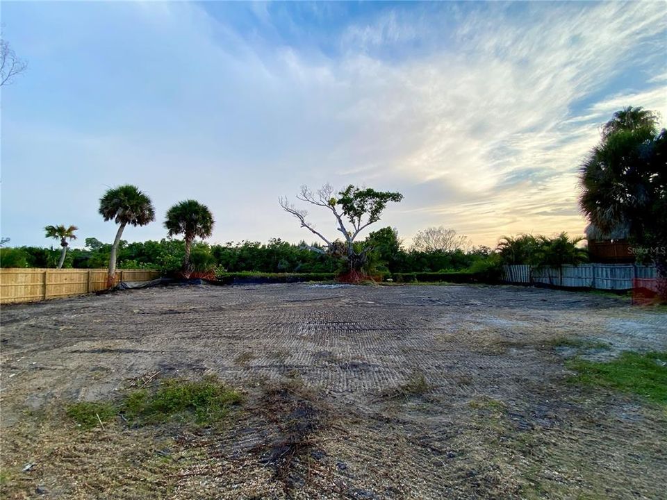 For Sale: $989,000 (0.32 acres)