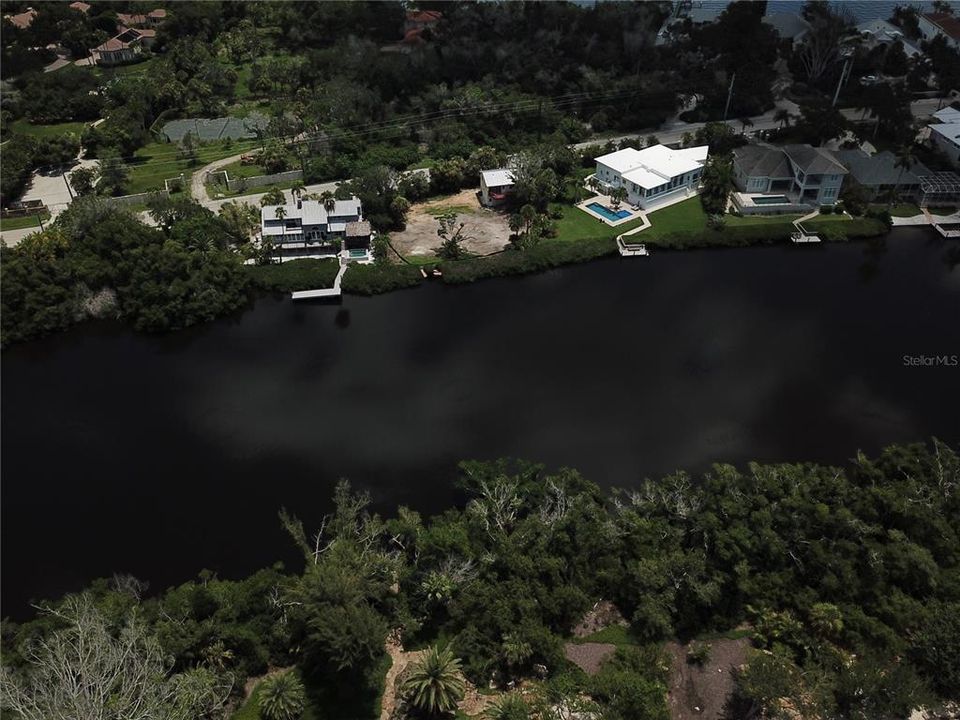 En Venta: $949,000 (0.32 acres)