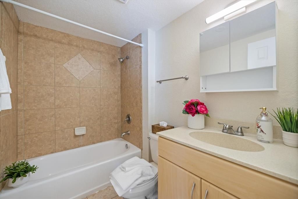 В аренду: $1,700 (2 спален, 1 ванн, 1200 Квадратных фут)