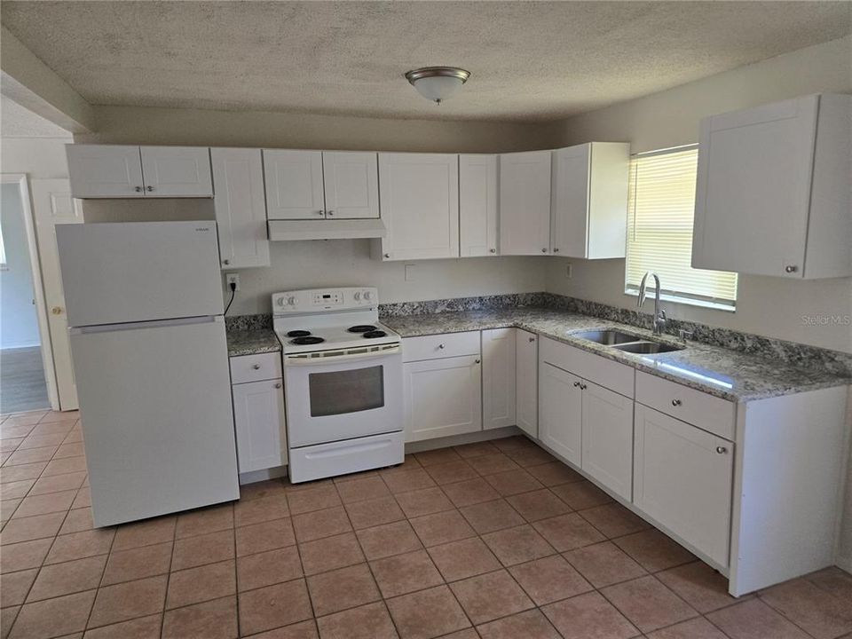 В аренду: $2,400 (2 спален, 2 ванн, 1224 Квадратных фут)