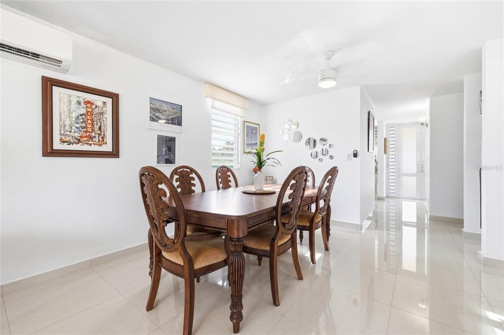 На продажу: $429,000 (3 спален, 2 ванн, 1700 Квадратных фут)