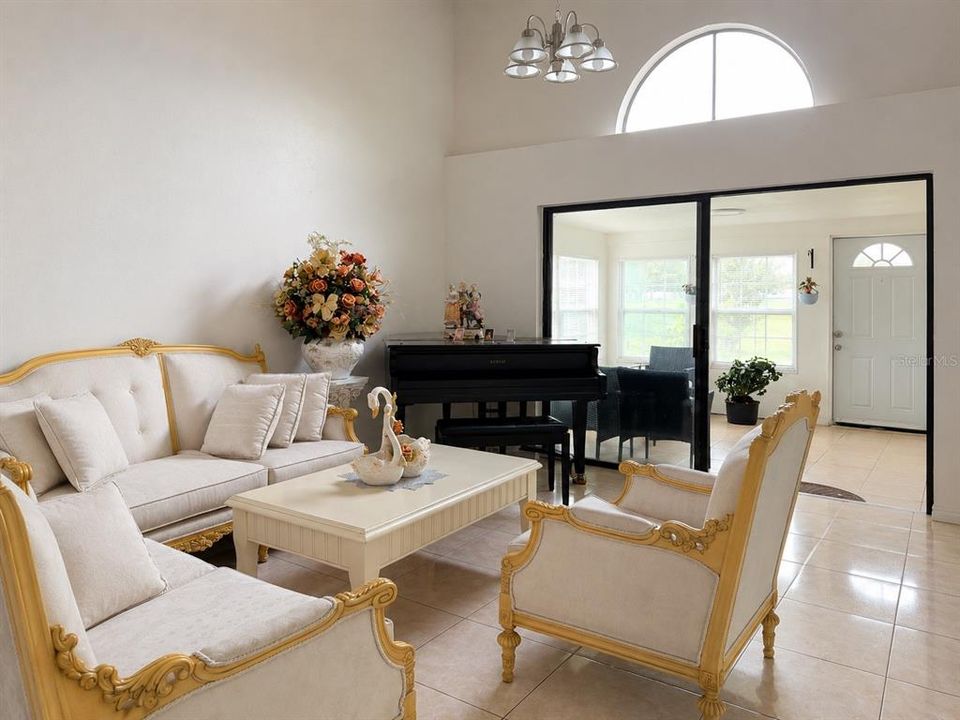 For Sale: $450,000 (4 beds, 2 baths, 2070 Square Feet)