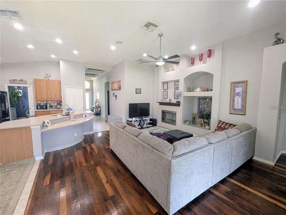 En Venta: $610,000 (3 camas, 2 baños, 2080 Pies cuadrados)
