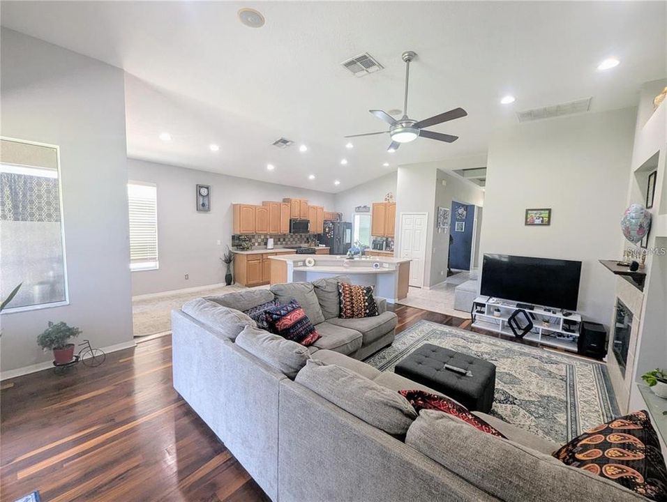 En Venta: $610,000 (3 camas, 2 baños, 2080 Pies cuadrados)