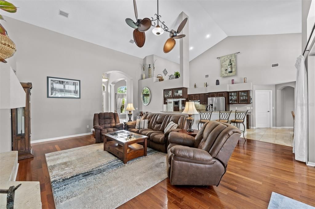 En Venta: $1,799,000 (4 camas, 3 baños, 3206 Pies cuadrados)