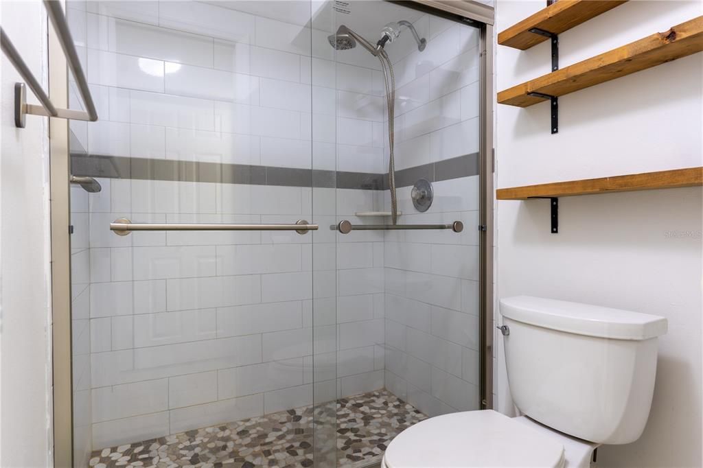 На продажу: $264,900 (2 спален, 2 ванн, 1005 Квадратных фут)