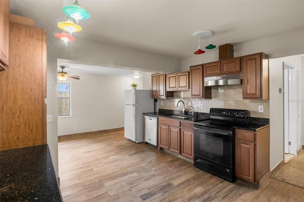 En Venta: $299,000 (3 camas, 2 baños, 1034 Pies cuadrados)