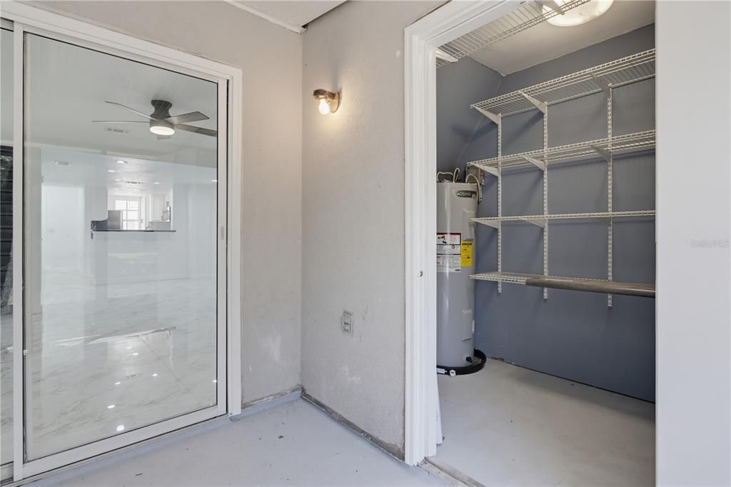 На продажу: $229,900 (2 спален, 2 ванн, 1018 Квадратных фут)