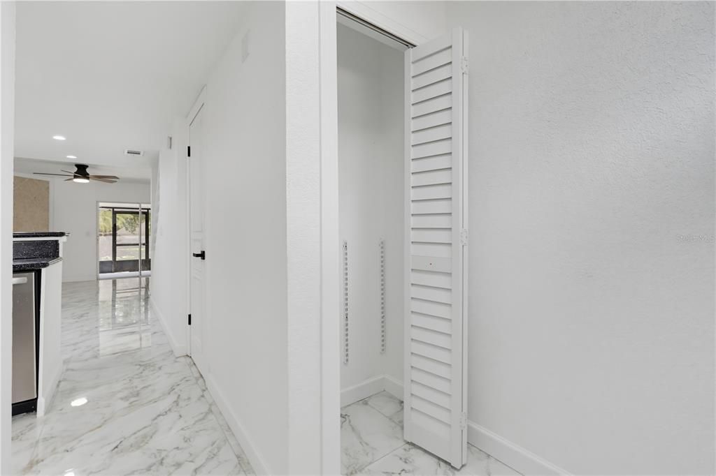 На продажу: $229,900 (2 спален, 2 ванн, 1018 Квадратных фут)