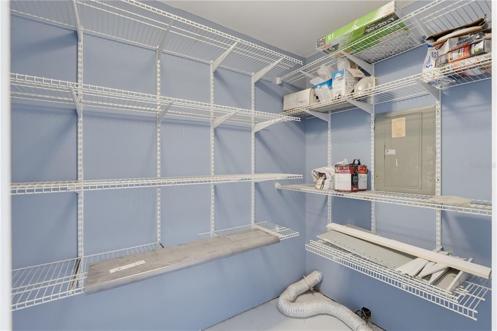 На продажу: $229,900 (2 спален, 2 ванн, 1018 Квадратных фут)