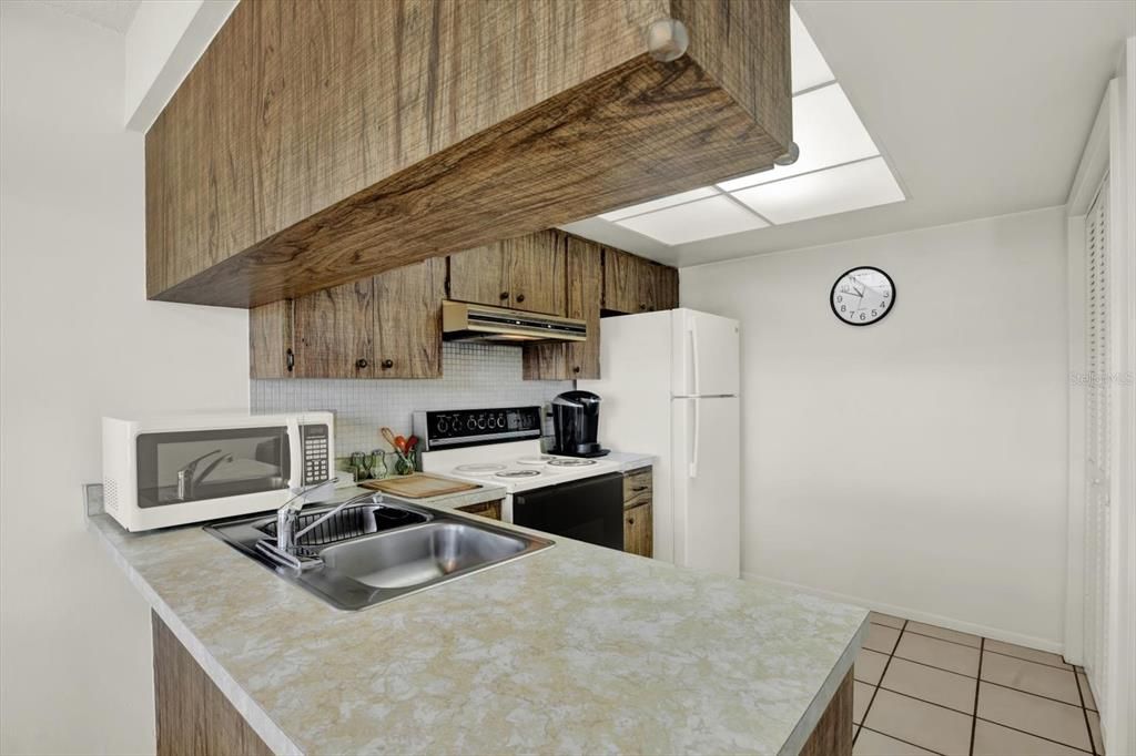 For Sale: $399,000 (1 beds, 1 baths, 660 Square Feet)