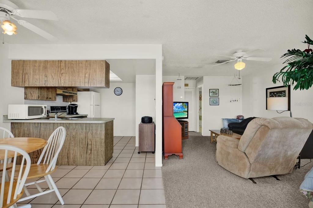 For Sale: $399,000 (1 beds, 1 baths, 660 Square Feet)