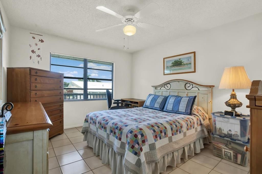For Sale: $399,000 (1 beds, 1 baths, 660 Square Feet)