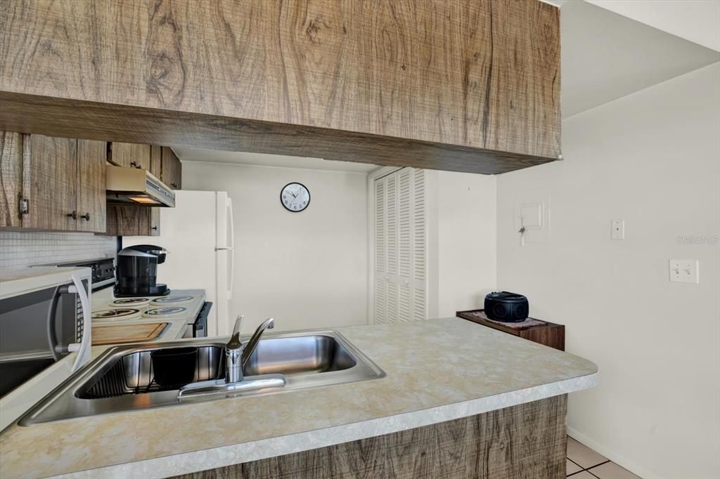 For Sale: $399,000 (1 beds, 1 baths, 660 Square Feet)