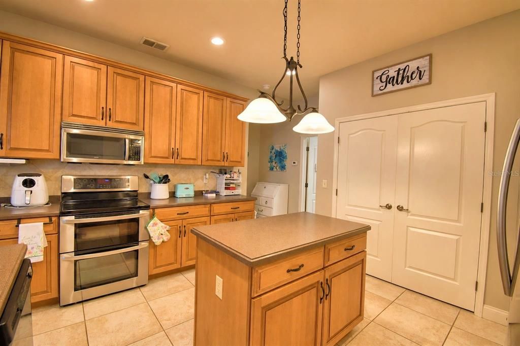 For Sale: $574,900 (4 beds, 3 baths, 3206 Square Feet)