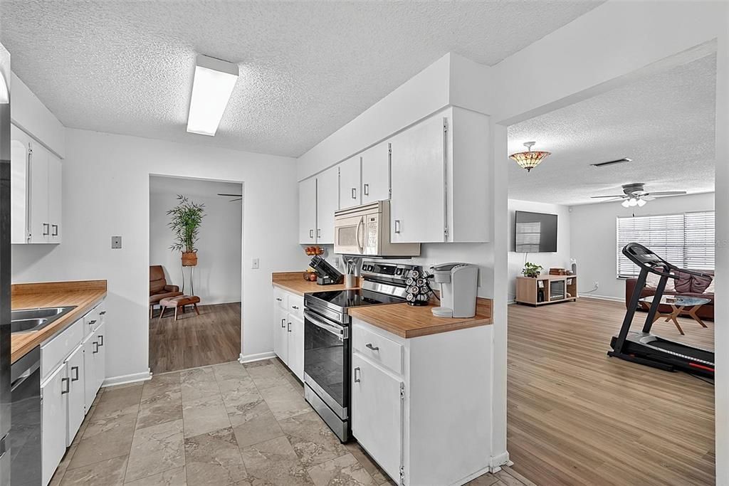 For Sale: $385,000 (3 beds, 2 baths, 1822 Square Feet)