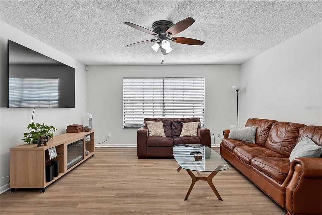 For Sale: $385,000 (3 beds, 2 baths, 1822 Square Feet)