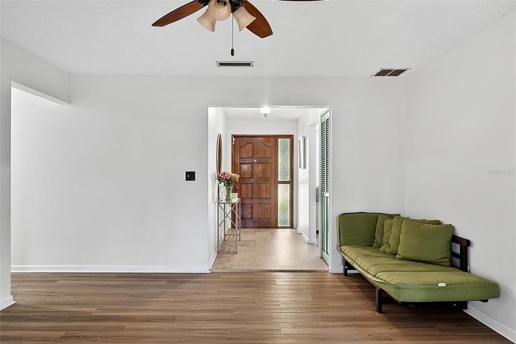 For Sale: $385,000 (3 beds, 2 baths, 1822 Square Feet)
