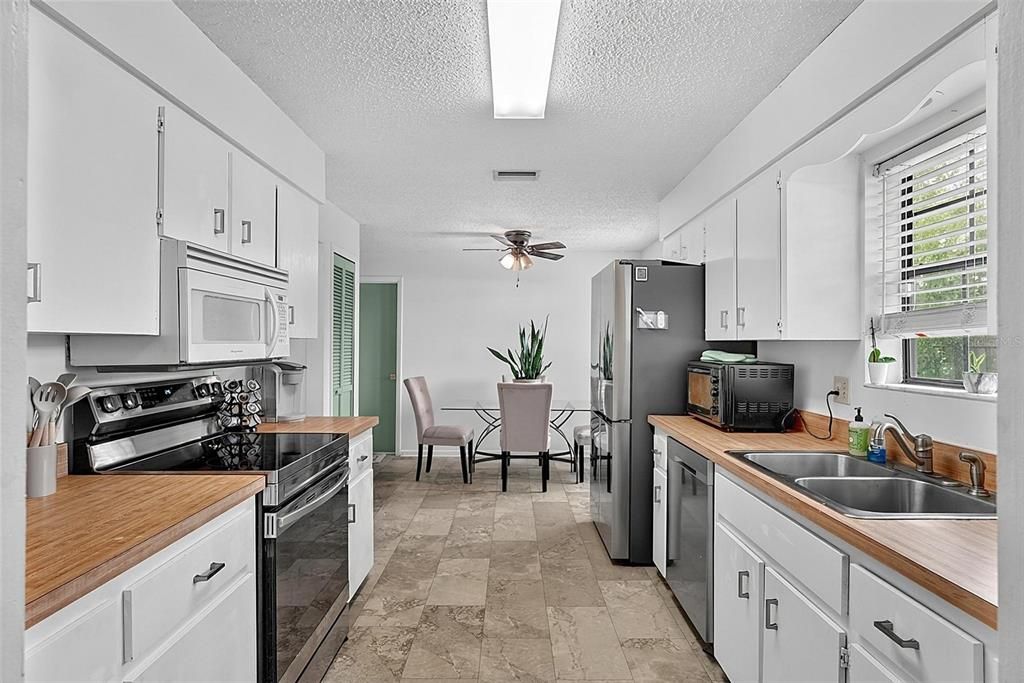 For Sale: $385,000 (3 beds, 2 baths, 1822 Square Feet)