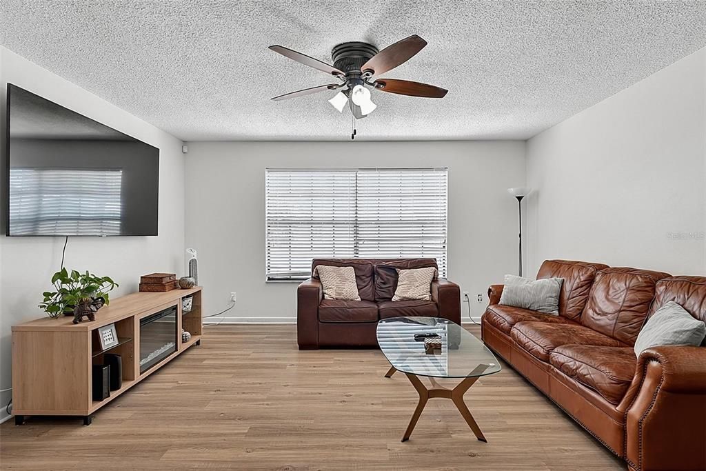 For Sale: $385,000 (3 beds, 2 baths, 1822 Square Feet)