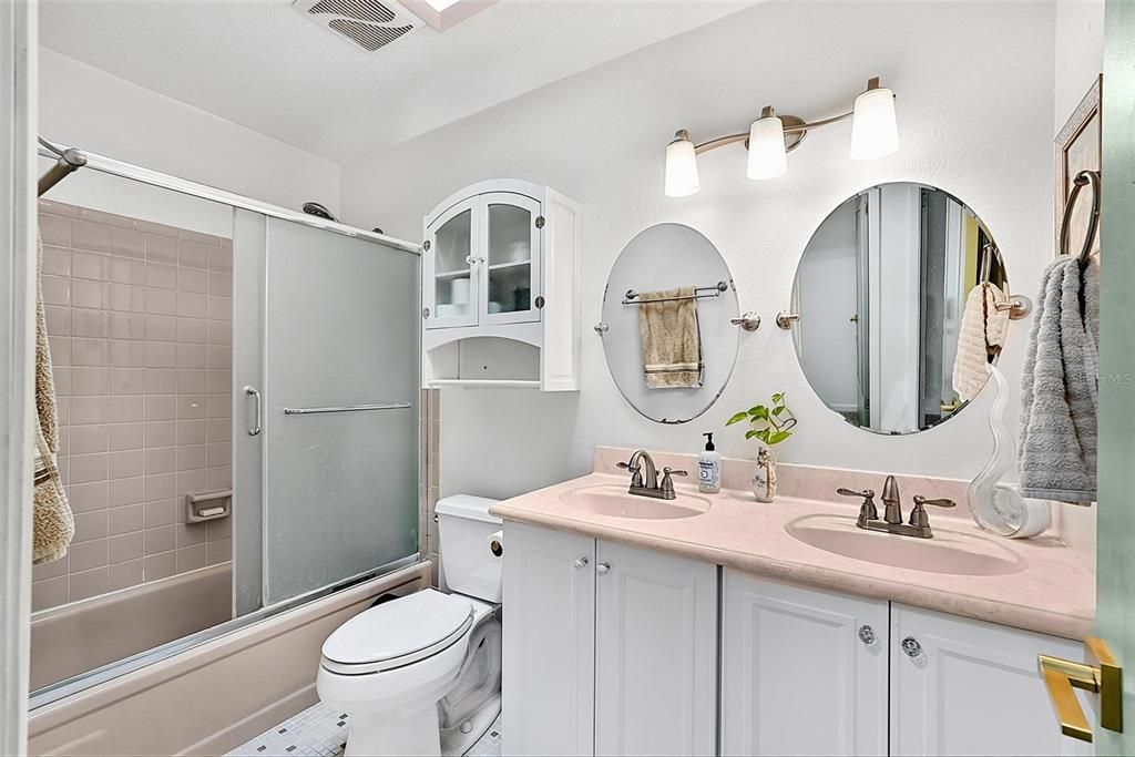 For Sale: $385,000 (3 beds, 2 baths, 1822 Square Feet)