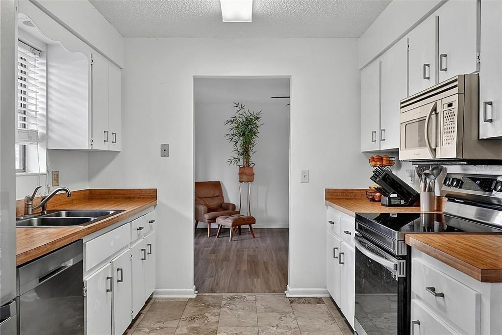 For Sale: $385,000 (3 beds, 2 baths, 1822 Square Feet)