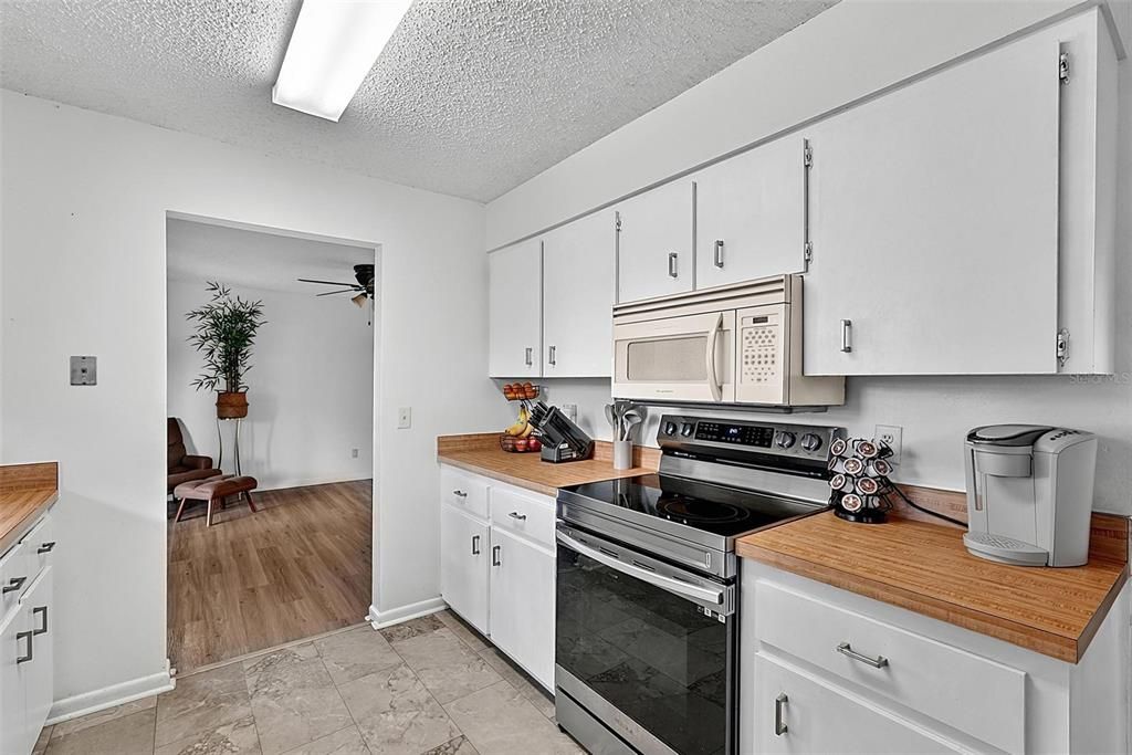 For Sale: $385,000 (3 beds, 2 baths, 1822 Square Feet)