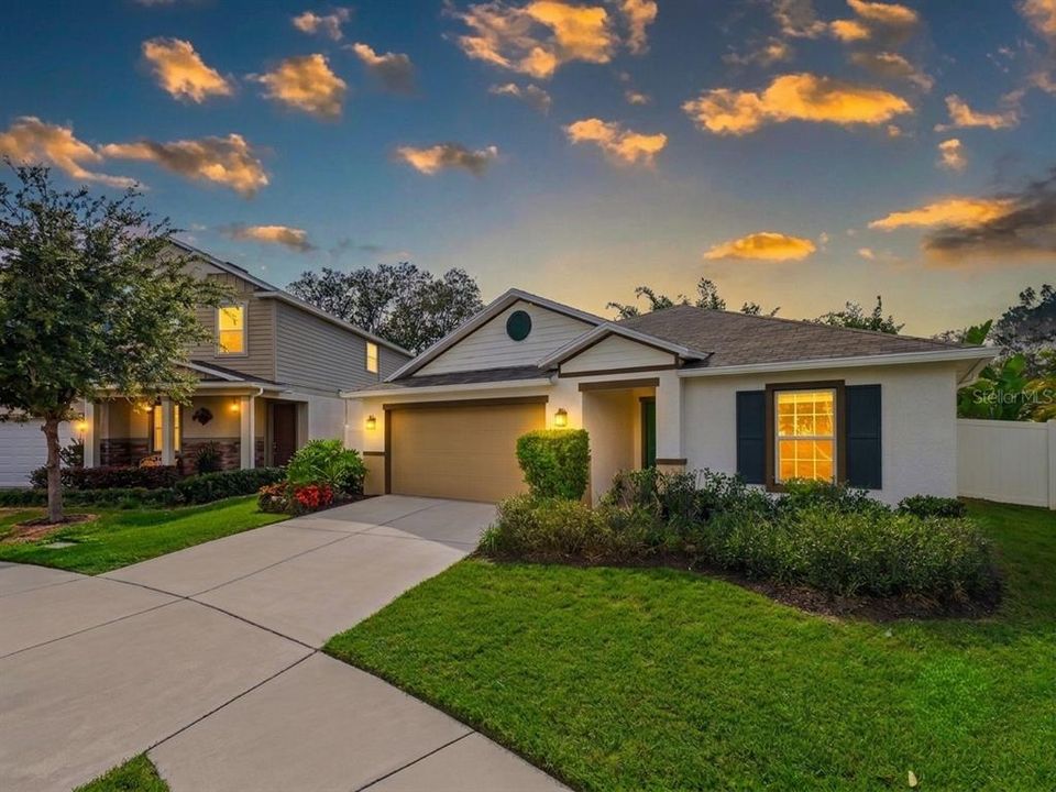 Active With Contract: $439,000 (4 beds, 2 baths, 1993 Square Feet)