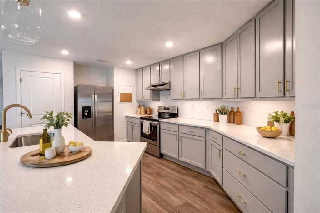 Active With Contract: $439,000 (4 beds, 2 baths, 1993 Square Feet)