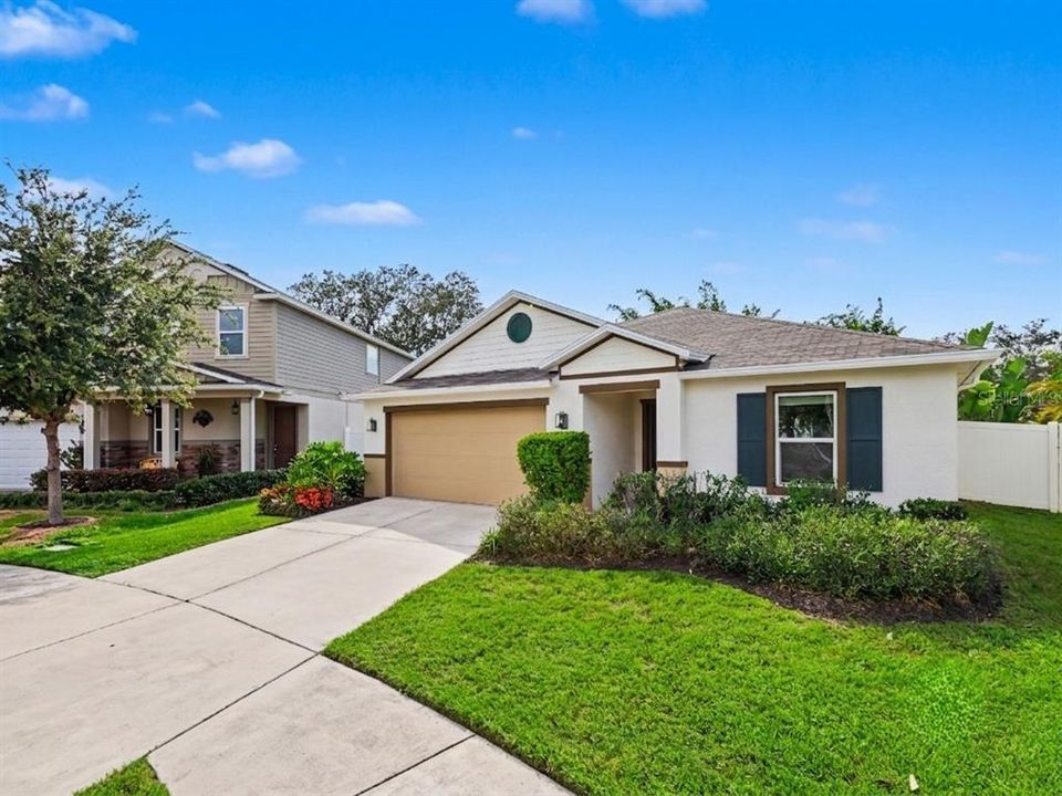 Active With Contract: $439,000 (4 beds, 2 baths, 1993 Square Feet)