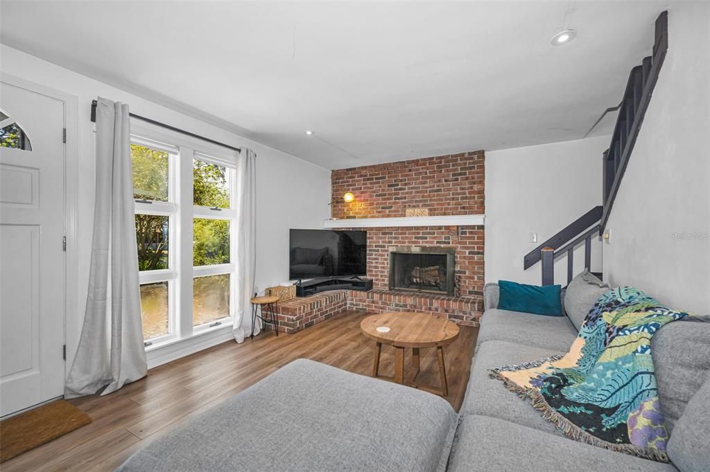 For Sale: $515,000 (3 beds, 2 baths, 1600 Square Feet)