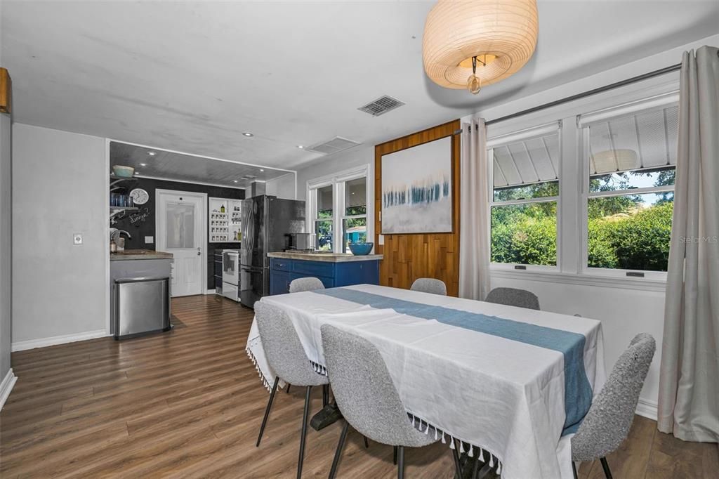 For Sale: $515,000 (3 beds, 2 baths, 1600 Square Feet)