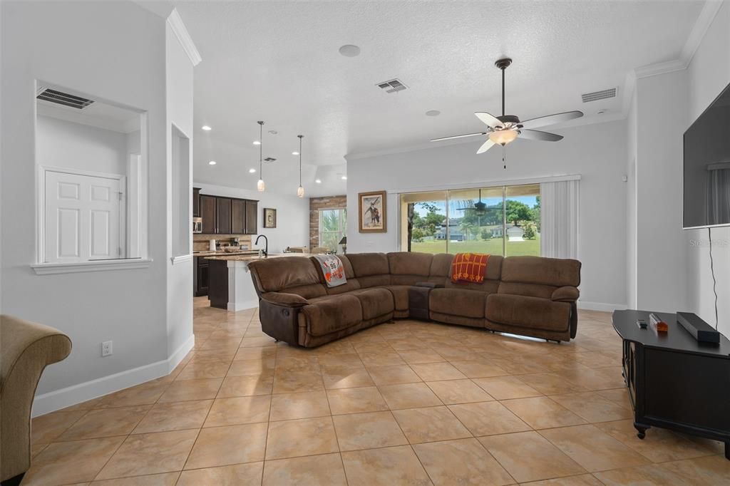 For Sale: $490,000 (4 beds, 3 baths, 2432 Square Feet)