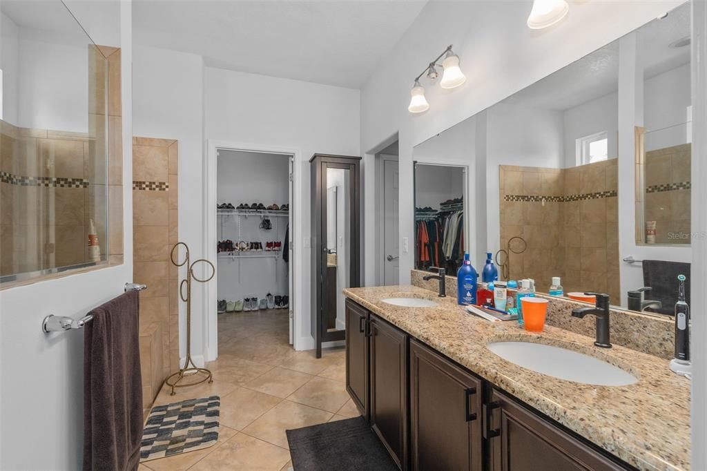For Sale: $490,000 (4 beds, 3 baths, 2432 Square Feet)