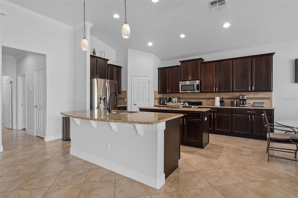 For Sale: $490,000 (4 beds, 3 baths, 2432 Square Feet)