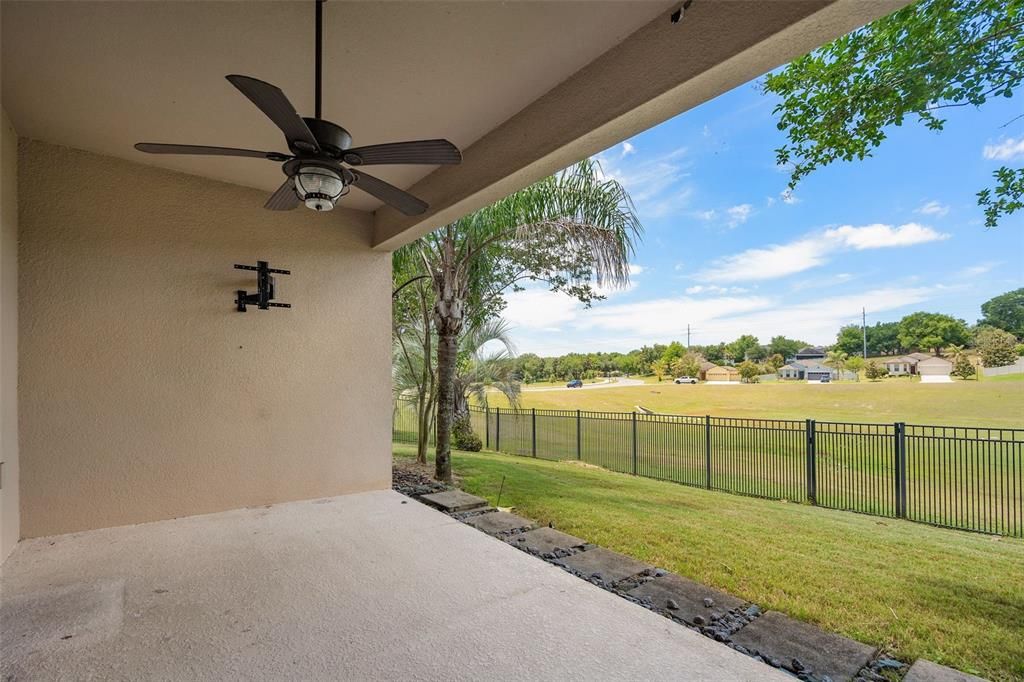 For Sale: $490,000 (4 beds, 3 baths, 2432 Square Feet)