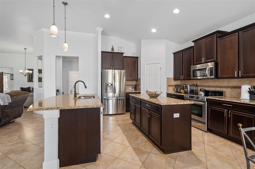 For Sale: $490,000 (4 beds, 3 baths, 2432 Square Feet)
