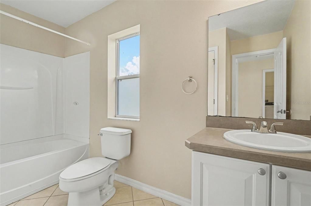 For Rent: $2,350 (3 beds, 2 baths, 1895 Square Feet)