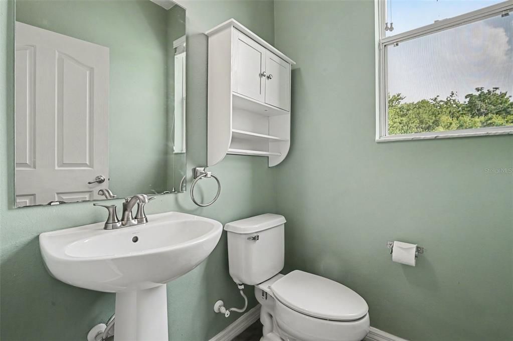For Rent: $2,350 (3 beds, 2 baths, 1895 Square Feet)