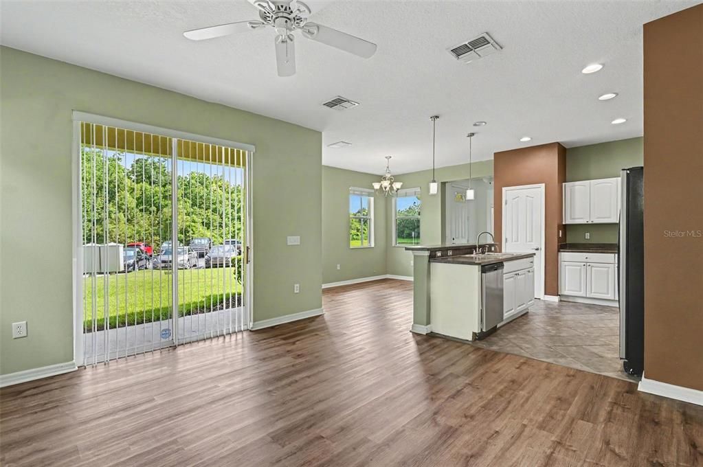 For Rent: $2,350 (3 beds, 2 baths, 1895 Square Feet)