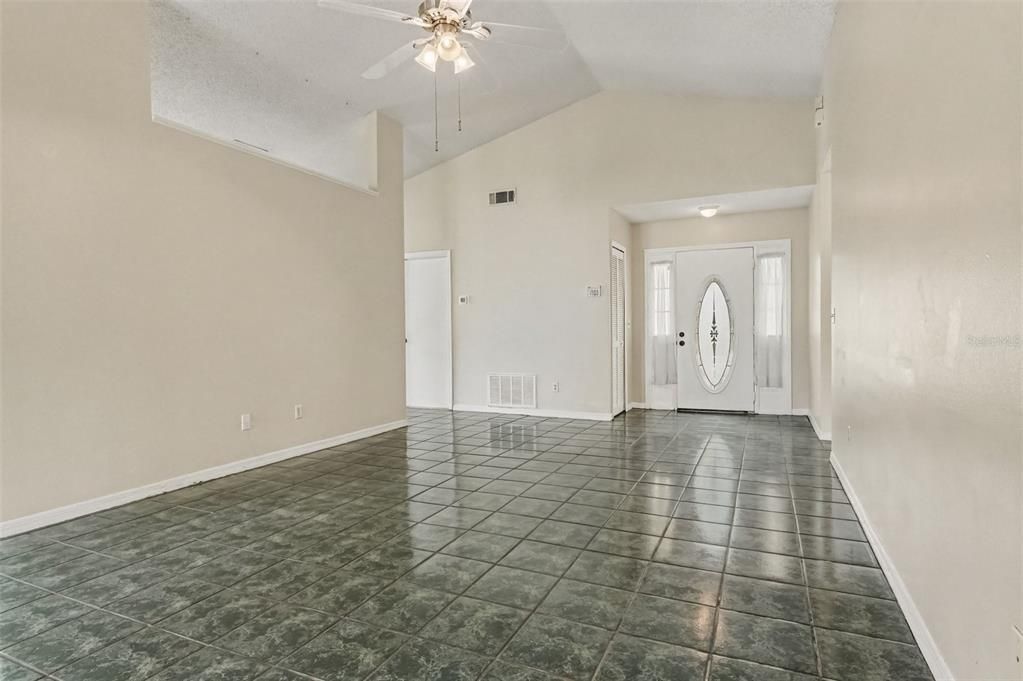 В аренду: $2,200 (3 спален, 2 ванн, 1324 Квадратных фут)