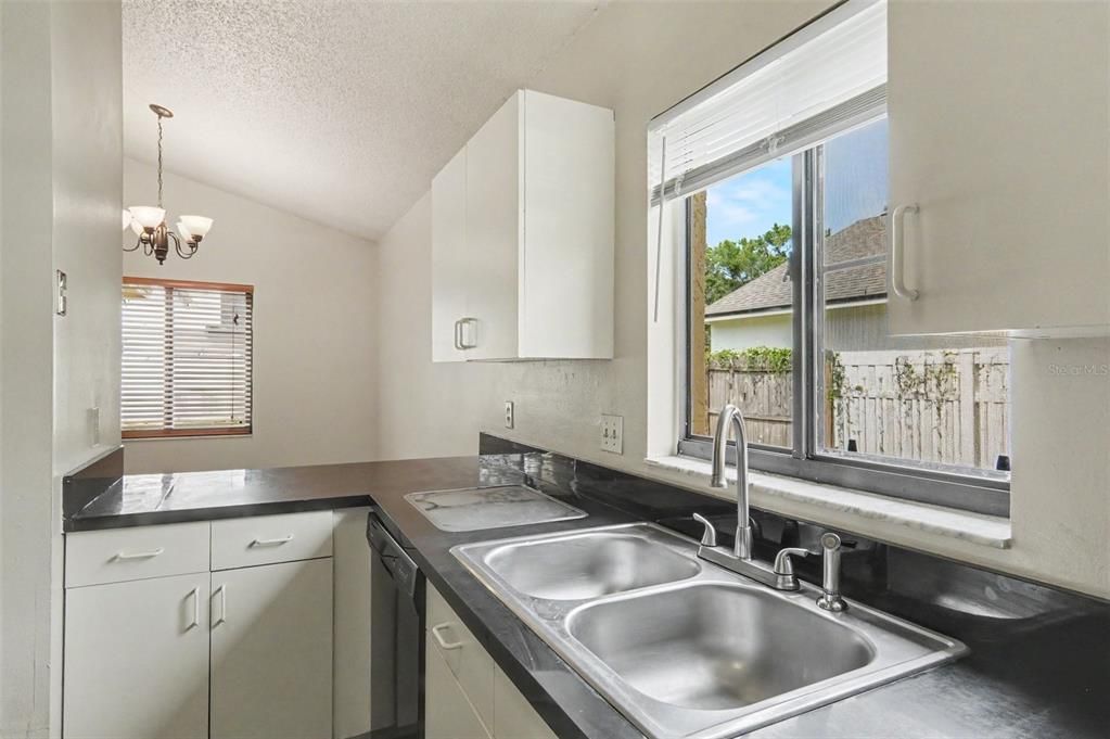 В аренду: $2,200 (3 спален, 2 ванн, 1324 Квадратных фут)