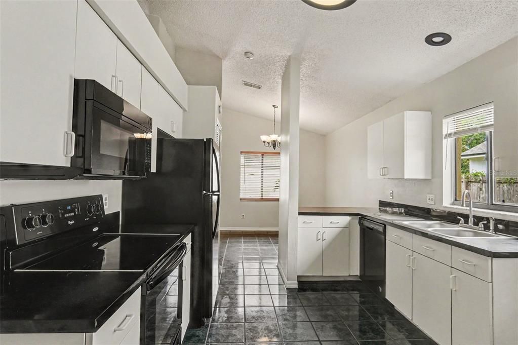 В аренду: $2,200 (3 спален, 2 ванн, 1324 Квадратных фут)