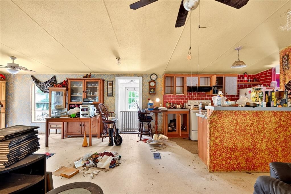 For Sale: $250,000 (2 beds, 2 baths, 960 Square Feet)