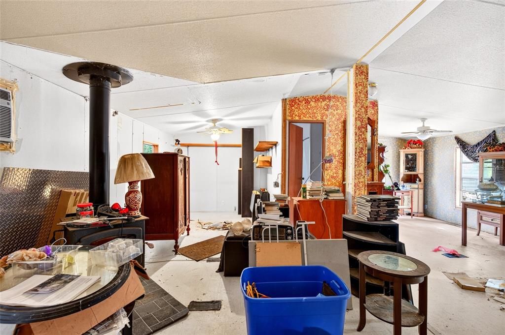 For Sale: $250,000 (2 beds, 2 baths, 960 Square Feet)