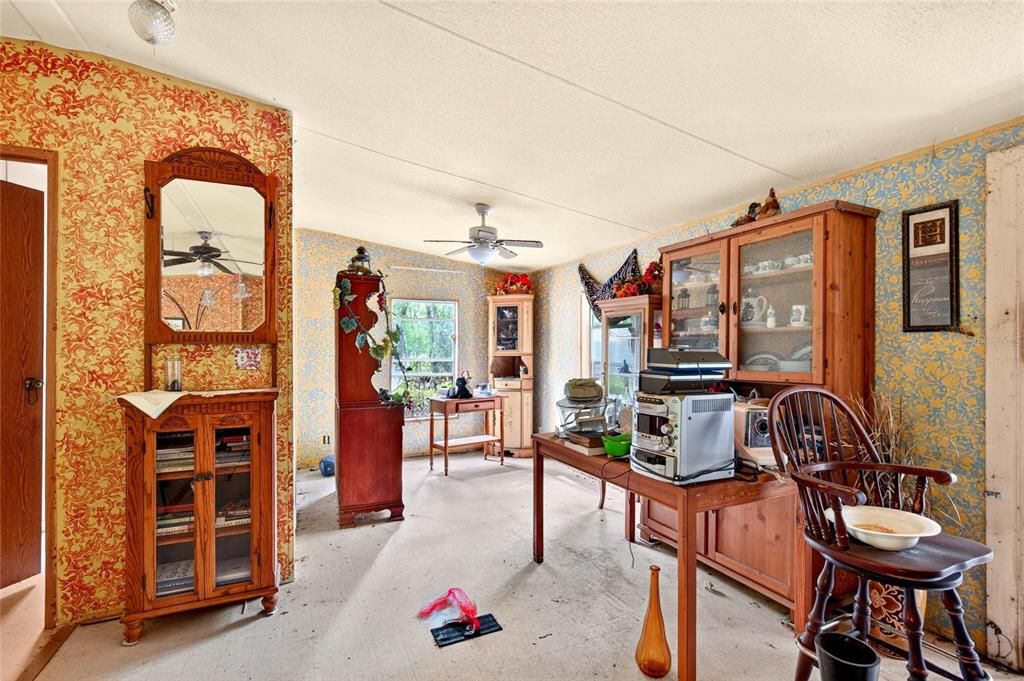 For Sale: $250,000 (2 beds, 2 baths, 960 Square Feet)