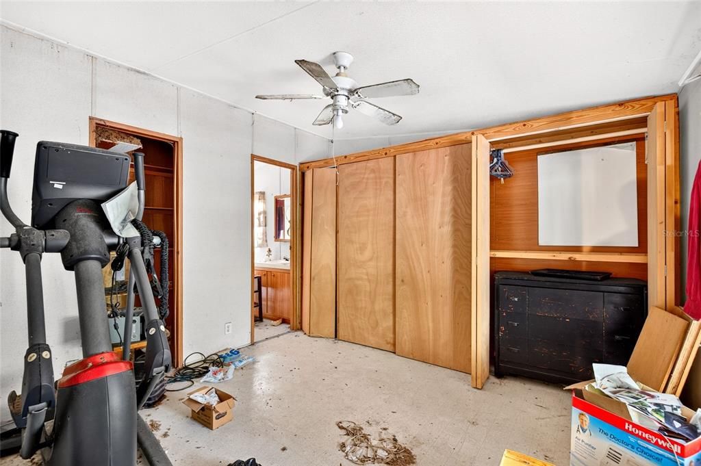 For Sale: $250,000 (2 beds, 2 baths, 960 Square Feet)