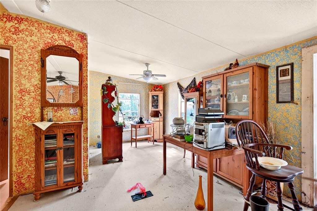 For Sale: $250,000 (2 beds, 2 baths, 960 Square Feet)