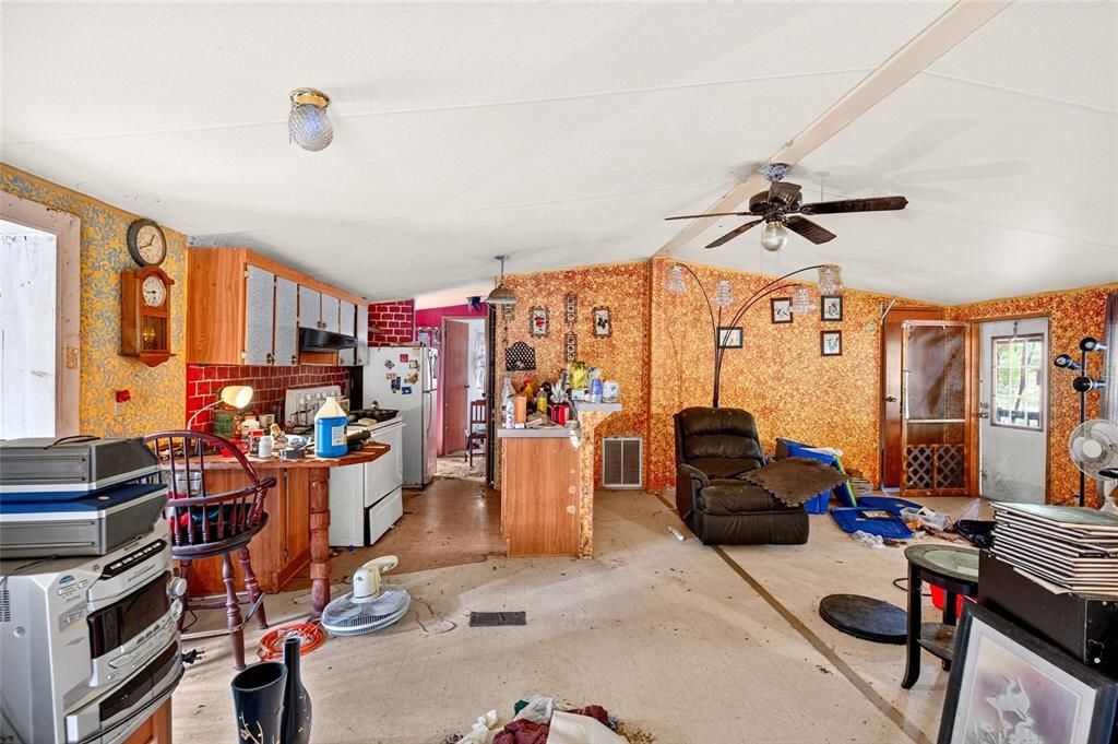 For Sale: $250,000 (2 beds, 2 baths, 960 Square Feet)