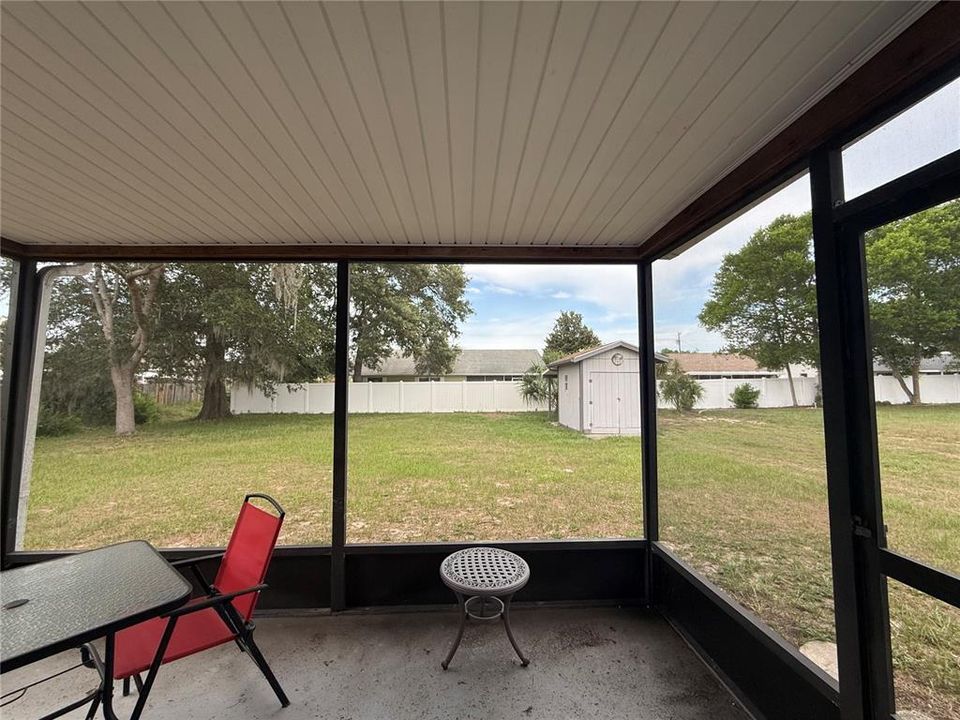 For Sale: $217,000 (2 beds, 1 baths, 910 Square Feet)